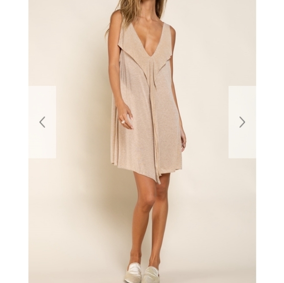 🆕️ Ruffle V-neck Tunic - Picture 2 of 12